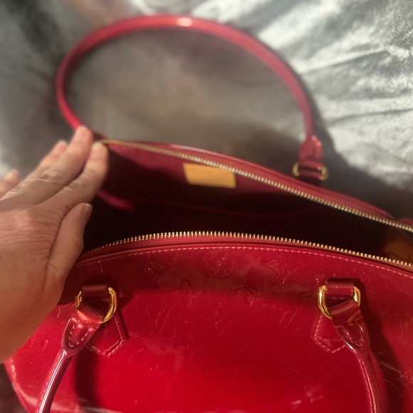 100% LOUIS VUITTON M91490 Monogram Vernis Sherwood Bag! Like new glossy purse! - Picture 6 of 7